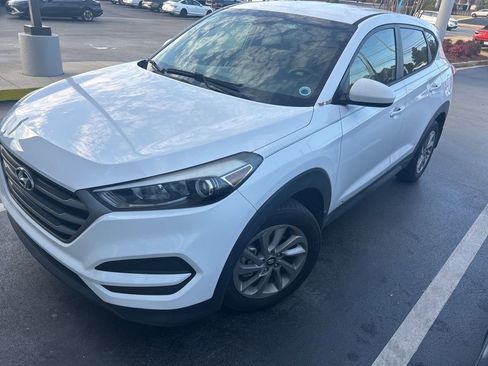 Used 2016 Hyundai Tucson SE image 1
