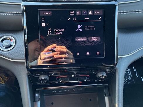 Used 2025 Jeep Grand Cherokee L Altitude image 4