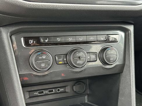 Used 2020 Volkswagen Tiguan SE AWD/4WD image 28