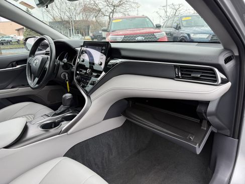Used 2023 Toyota Camry SE image 13
