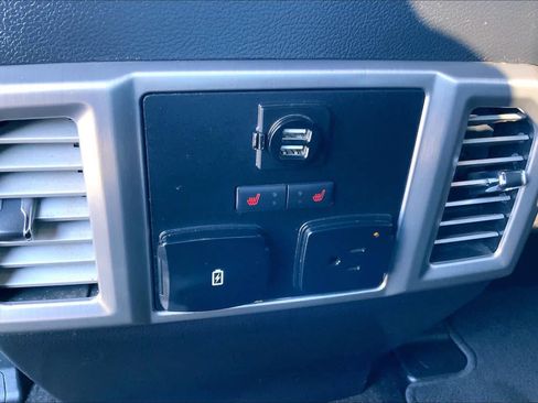 Used 2017 Ford F150 Platinum w/ Equipment Group 701A Luxury AWD/4WD image 36