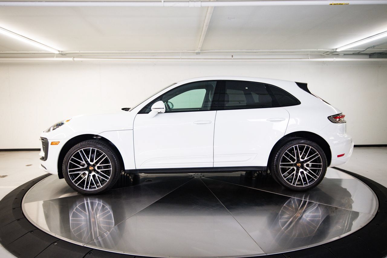 Certified 2023 Porsche Macan AWD/4WD image 2