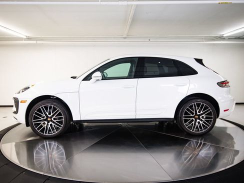 Certified 2023 Porsche Macan AWD/4WD image 2