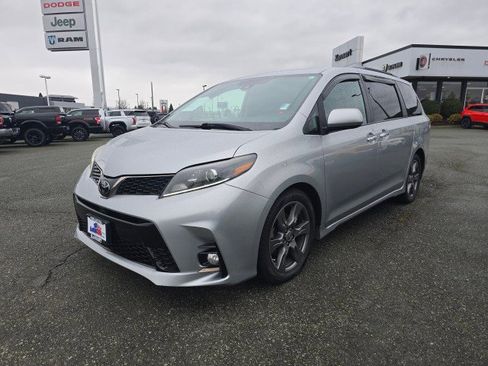 Used 2020 Toyota Sienna SE image 7