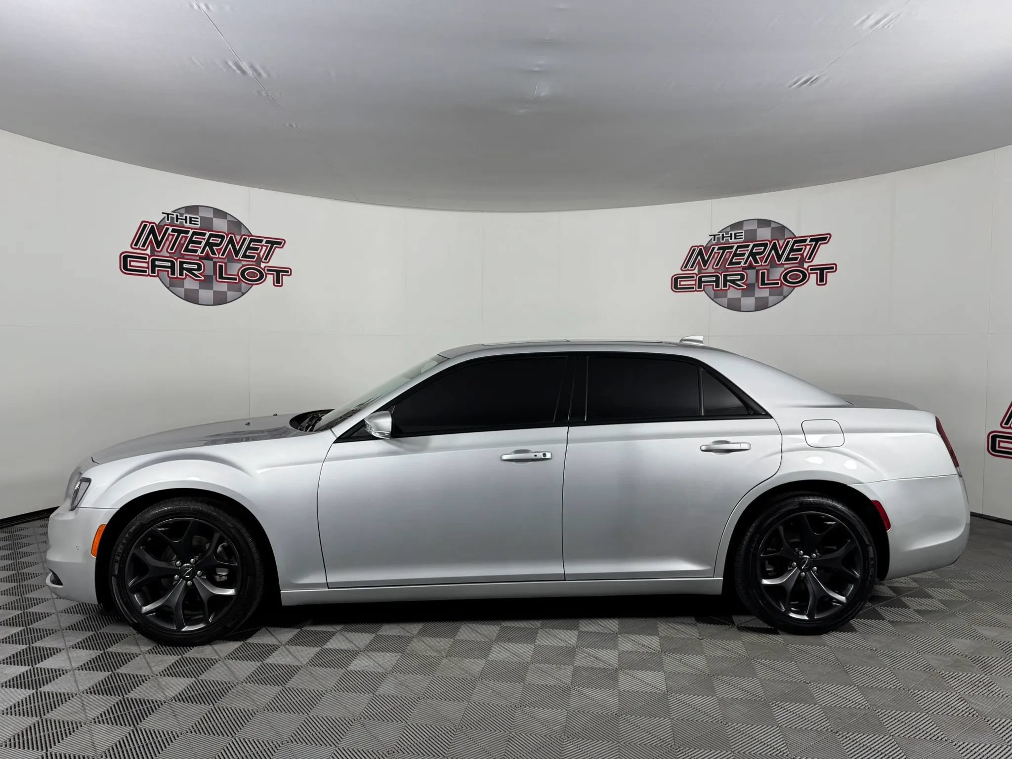 Used 2023 Chrysler 300 S RWD image 4