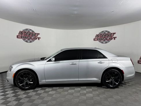 Used 2023 Chrysler 300 S RWD image 4
