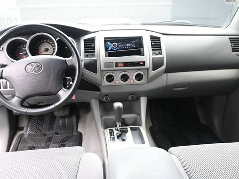 Used 2006 Toyota Tacoma PreRunner RWD image 9