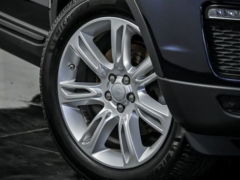 Used 2018 Land Rover Range Rover Evoque SE Premium image 3