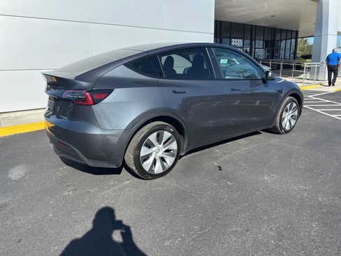 Used 2023 Tesla Model Y Long Range image 3