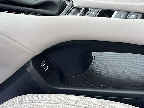 Used 2025 Honda HR-V LX image 22