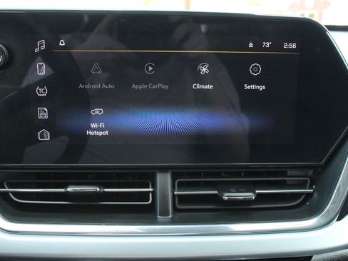 Used 2025 Chevrolet Trax LT w/ LT Convenience Package FWD image 31