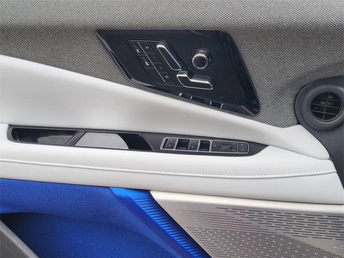 Used 2025 Cadillac Optiq Luxury 1 image 11