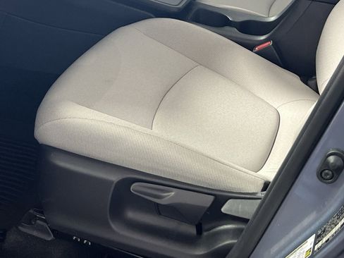 Used 2026 Toyota Corolla Cross L image 14