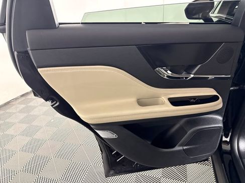 Used 2025 Lincoln Corsair AWD image 20