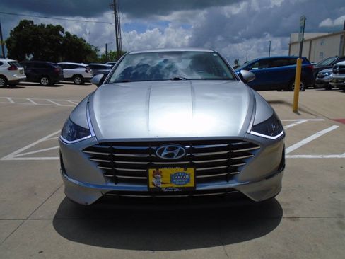 Used 2021 Hyundai Sonata SE FWD image 2