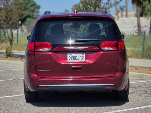Used 2018 Chrysler Pacifica Touring Plus w/ Tire & Wheel Group image 8