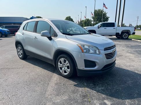 Used 2016 Chevrolet Trax LS FWD image 2