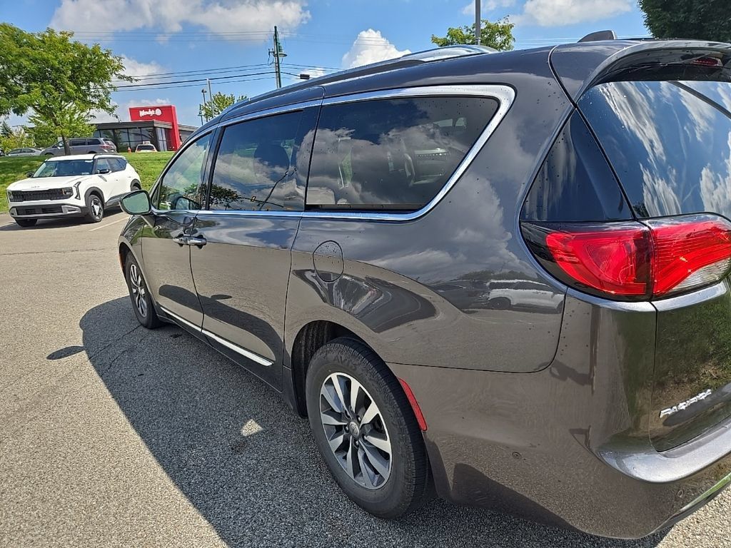 Used 2020 Chrysler Pacifica Touring-L Plus FWD image 5