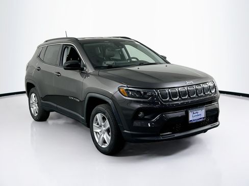 Used 2022 Jeep Compass Latitude w/ Convenience Group AWD/4WD image 3