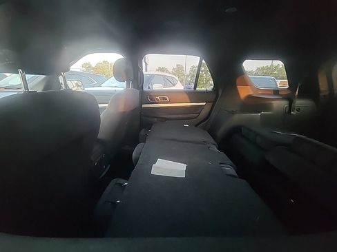 Used 2017 Ford Explorer XLT AWD/4WD image 5