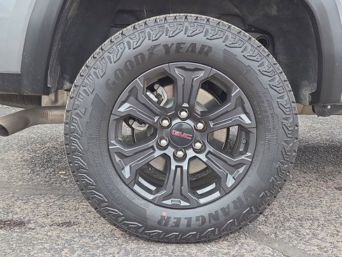 Used 2025 GMC Canyon Elevation w/ Convenience Package image 5