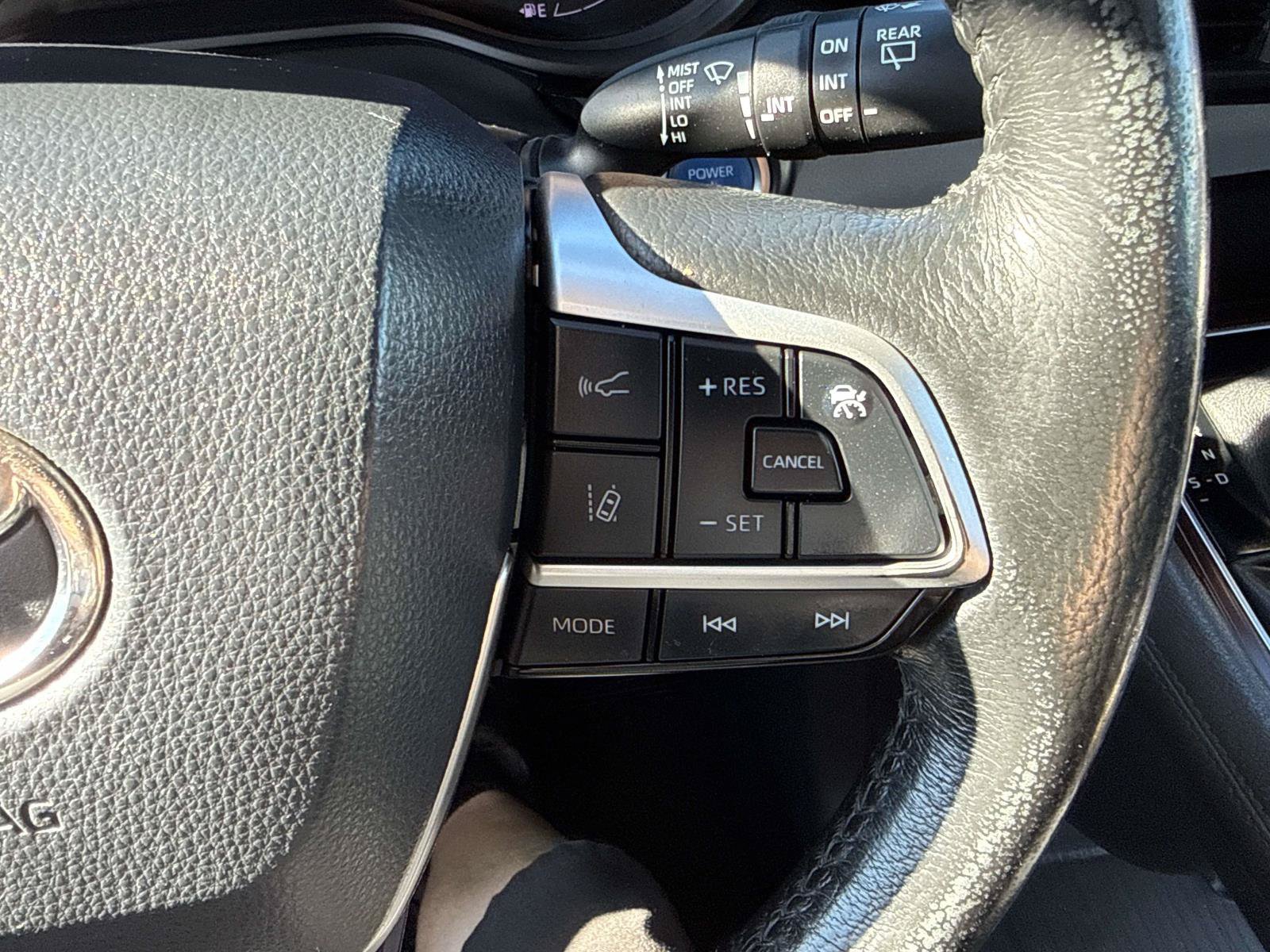 Used 2023 Toyota Sienna XLE FWD image 26