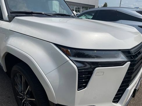 Used 2024 Lexus GX 550 w/ Accessory Package (Z1) AWD/4WD image 15