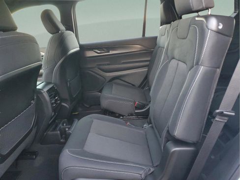 New 2025 Jeep Grand Cherokee L Laredo image 29