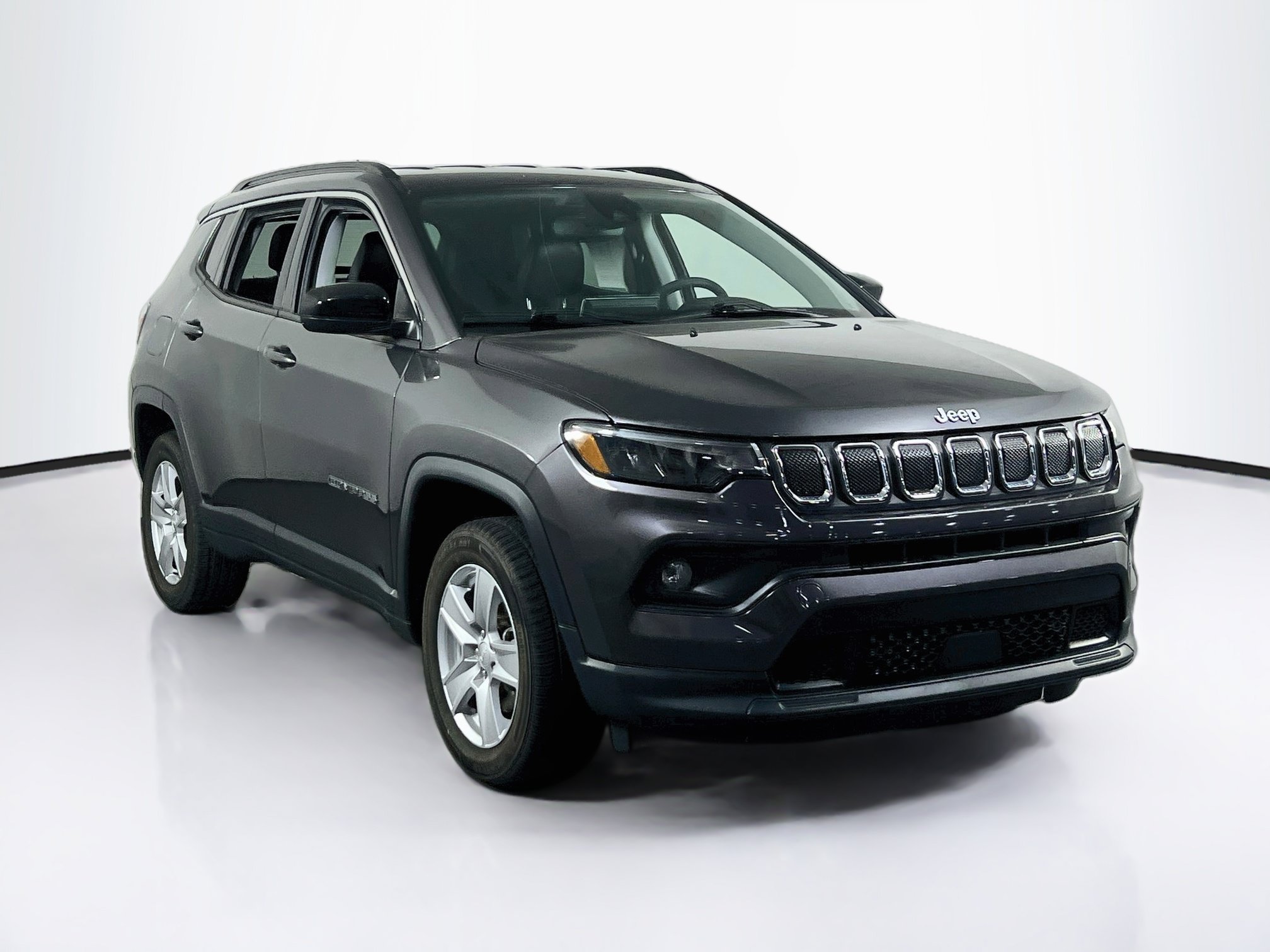 Used 2022 Jeep Compass Latitude AWD/4WD image 3