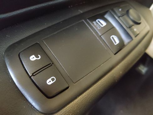 Used 2017 Dodge Grand Caravan SE FWD image 27
