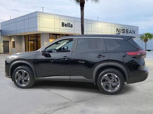 Used 2025 Nissan Rogue SV AWD/4WD image 3