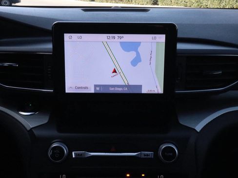 Used 2020 Ford Explorer XLT image 4