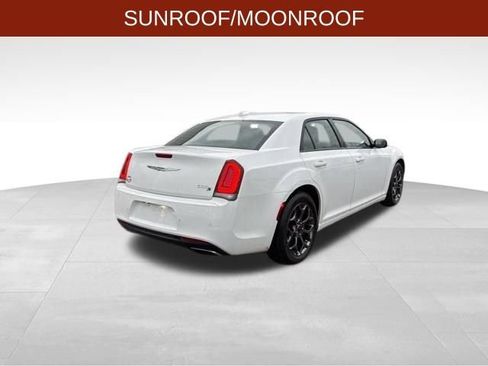 Used 2017 Chrysler 300 S w/ 300S Premium Group image 7