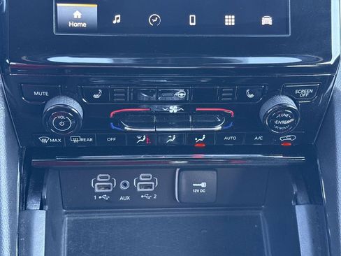 Used 2023 Jeep Grand Cherokee Altitude image 16