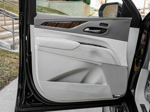 Used 2023 Cadillac Escalade ESV Premium Luxury Platinum image 8