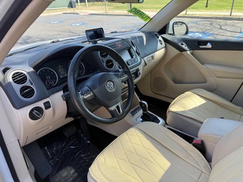 Used 2011 Volkswagen Tiguan S image 11