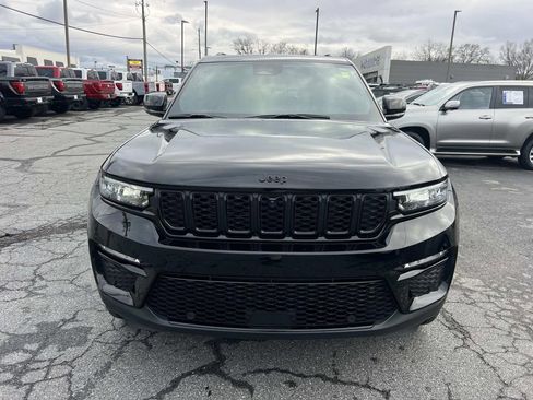 Used 2025 Jeep Grand Cherokee Limited w/ Luxury Tech Group II image 2