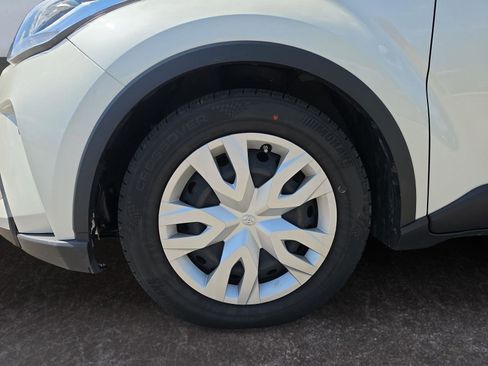 Used 2021 Toyota C-HR LE FWD image 26