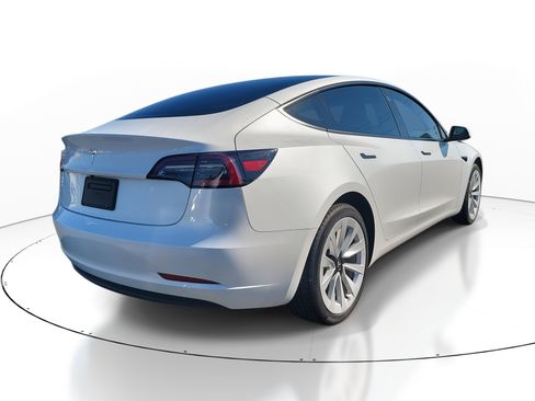 Used 2023 Tesla Model 3 Standard Range image 4