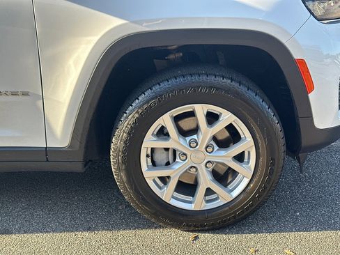 Used 2023 Jeep Grand Cherokee Limited image 16