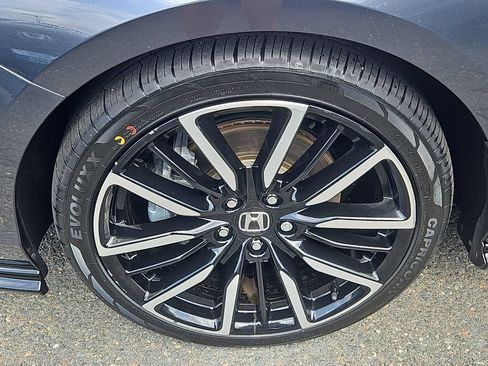 Used 2023 Honda Accord Touring image 7