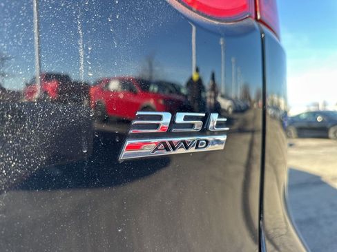 Used 2017 Jaguar F-PACE Premium image 6