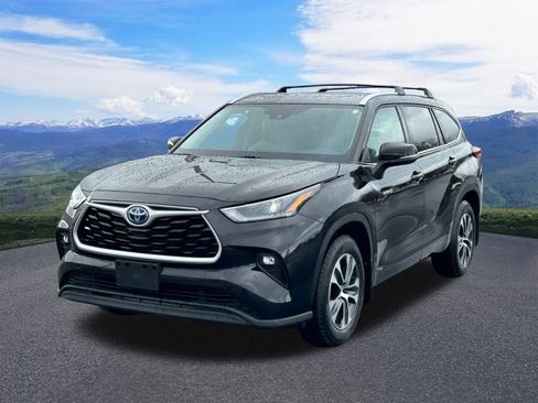 Used 2021 Toyota Highlander XLE image 1