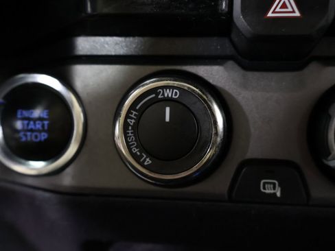 Used 2018 Toyota Tacoma TRD Off-Road AWD/4WD image 46