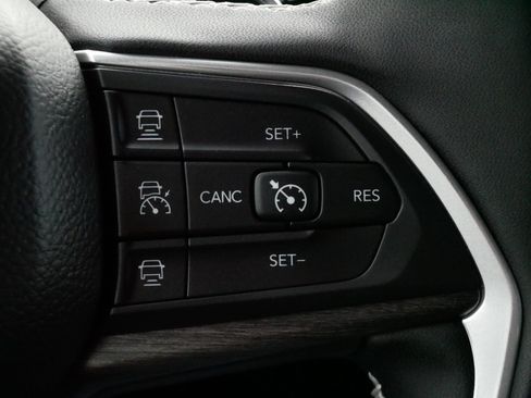 Used 2025 Jeep Grand Cherokee Limited 4xe w/ Luxury Tech Group II AWD/4WD image 25