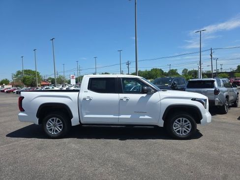 New 2026 Toyota Tundra SR5 AWD/4WD image 3