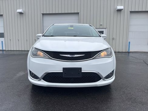 Used 2018 Chrysler Pacifica Touring Plus w/ Tire & Wheel Group image 2