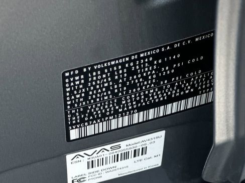 Used 2023 Volkswagen Tiguan SE R-Line image 30