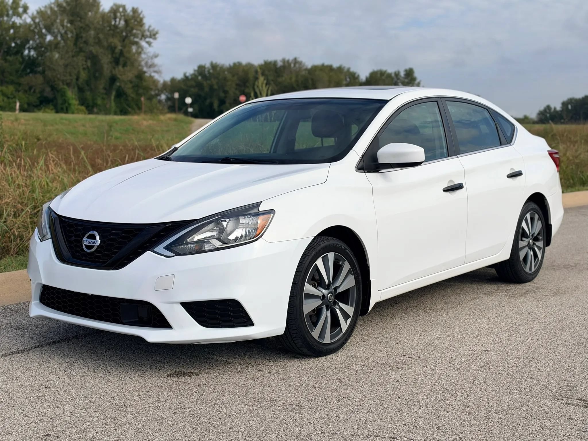 Used 2019 Nissan Sentra SV w/ Special Edition Package FWD image 13