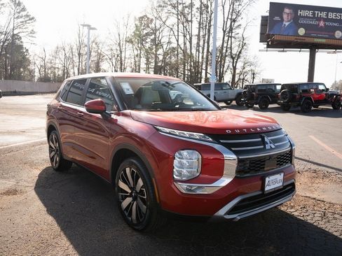 New 2026 Mitsubishi Outlander SE image 4